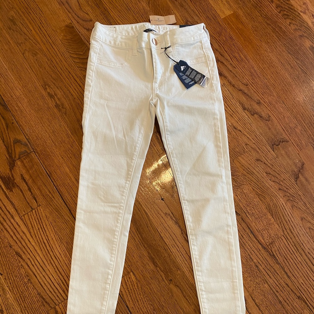 BNWT American Eagles Womens Skinny Jeans .